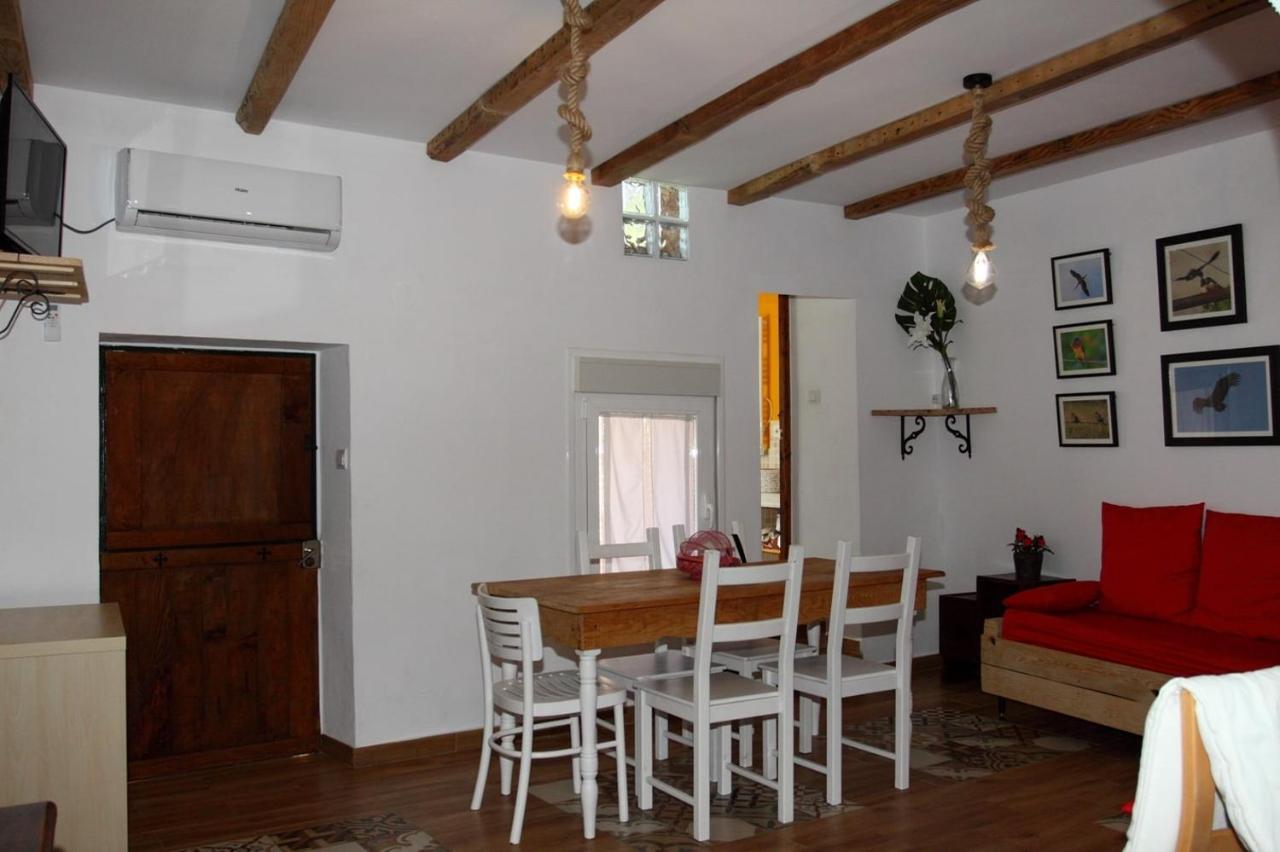 Nido Menas Villa Torrejón el Rubio Exterior foto